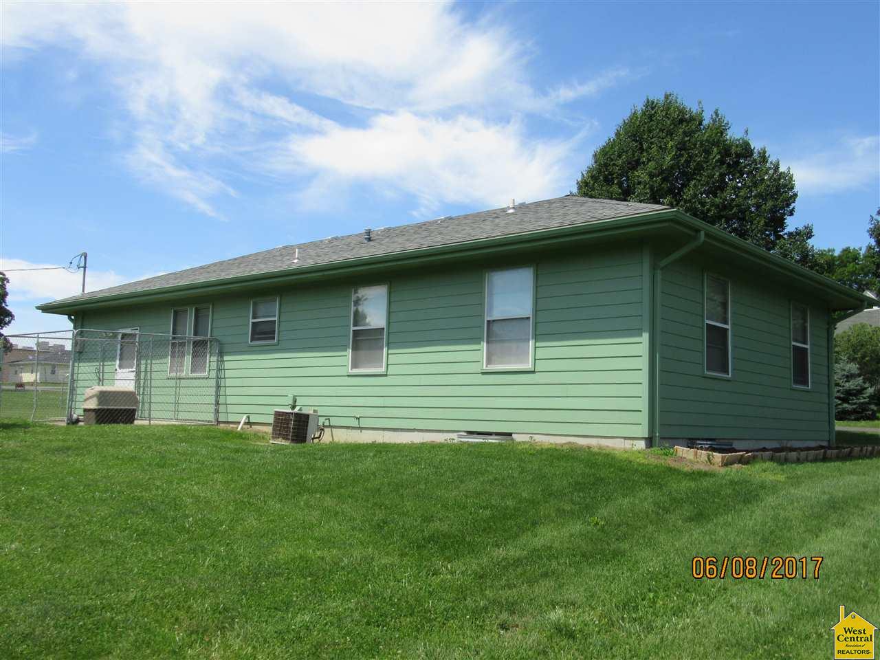 201 S Sassafras Ave, Smithton, MO 65350