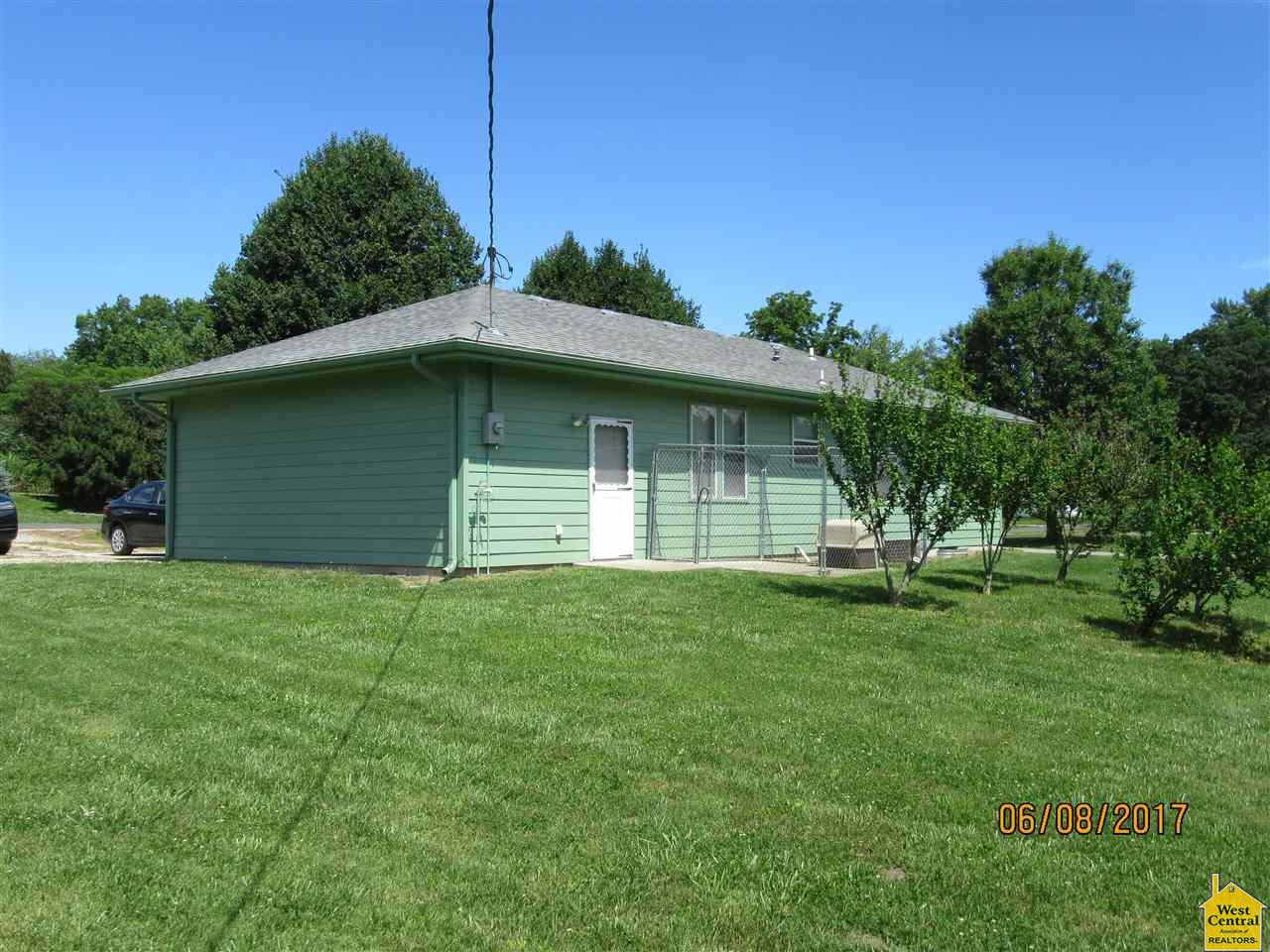 201 S Sassafras Ave, Smithton, MO 65350