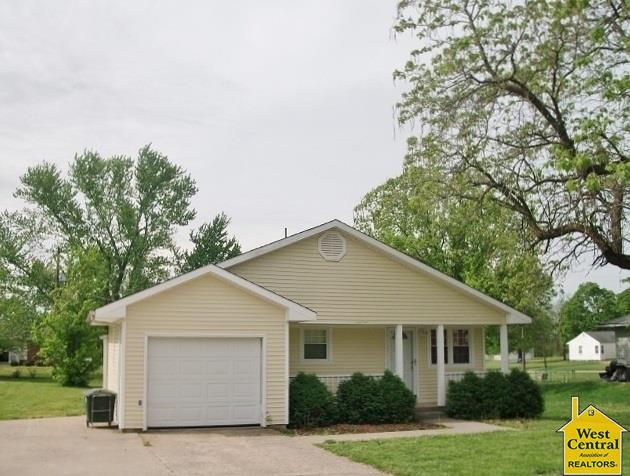 105 W Smith, Smithton, MO 65350