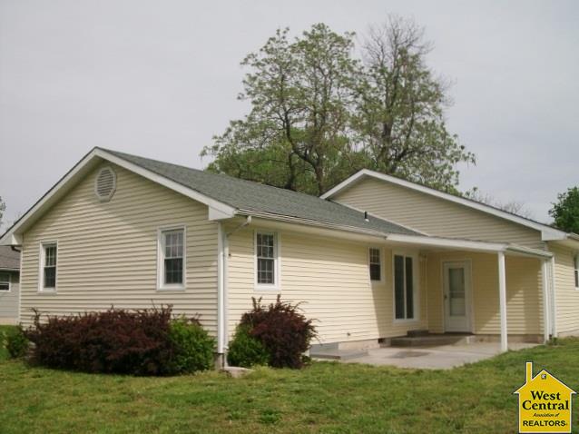 105 W Smith, Smithton, MO 65350