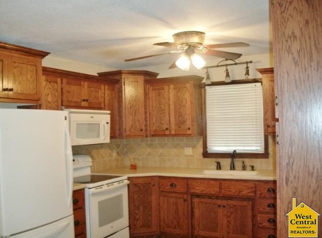 105 W Smith, Smithton, MO 65350