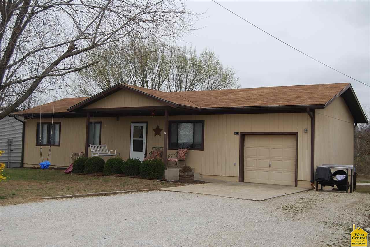 1018 W Jackson St, Warsaw, MO 65355
