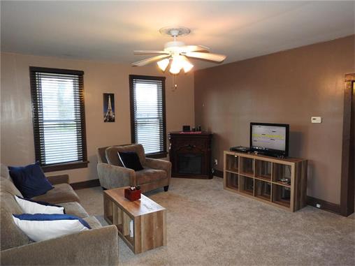 302 E Benton St, Windsor, MO 65360