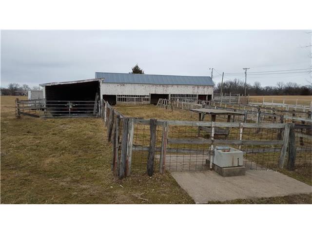 1115 NE Y Highway, Windsor, MO 65360