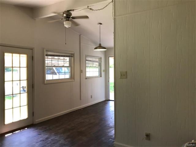 1555 Cree, Cuba, MO 65453