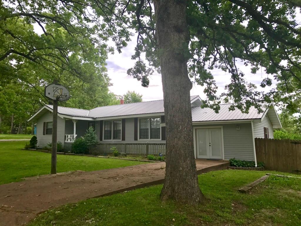16596 North Iowa Road, Houston, MO 65483