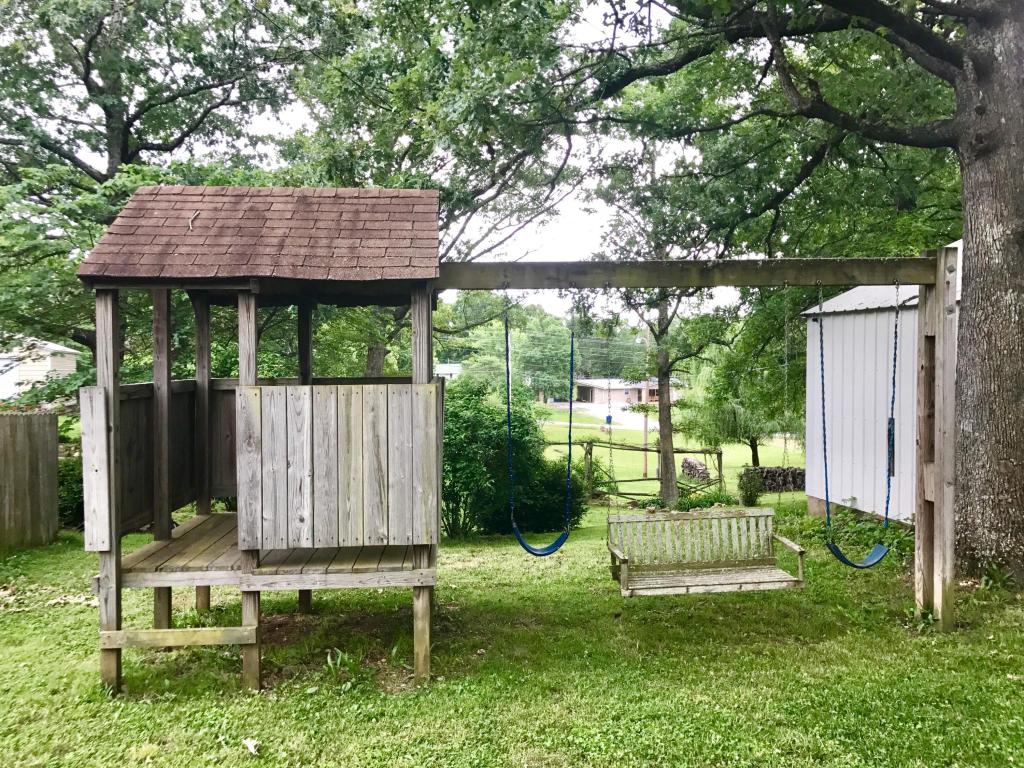 16596 North Iowa Road, Houston, MO 65483