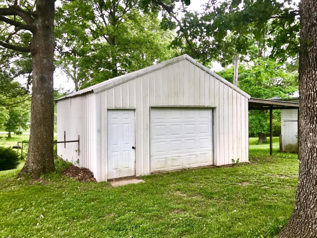 16596 North Iowa Road, Houston, MO 65483