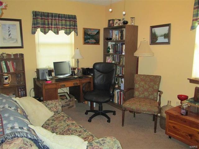 22361 Pack Horse Lane, Lebanon, MO 65536