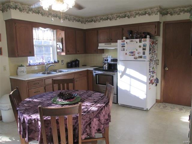 22361 Pack Horse Lane, Lebanon, MO 65536