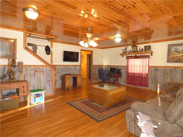18850 Nellwood, Lebanon, MO 65536