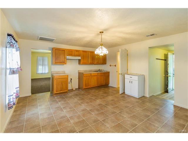 20632 Eastgate Road, Lebanon, MO 65536
