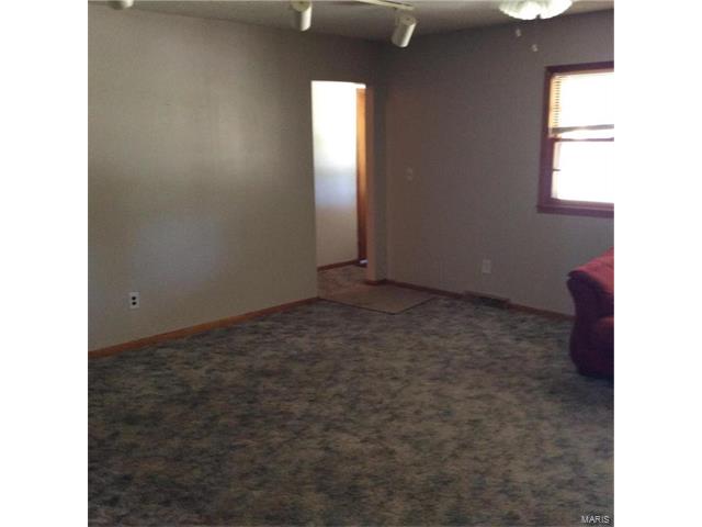 1413 Thomas, Lebanon, MO 65536