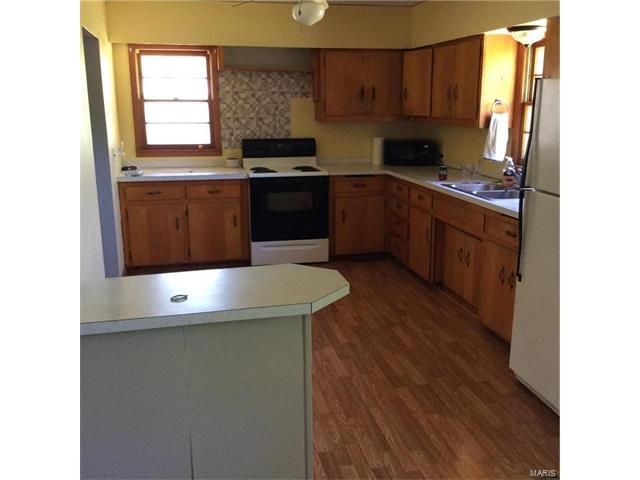 1413 Thomas, Lebanon, MO 65536