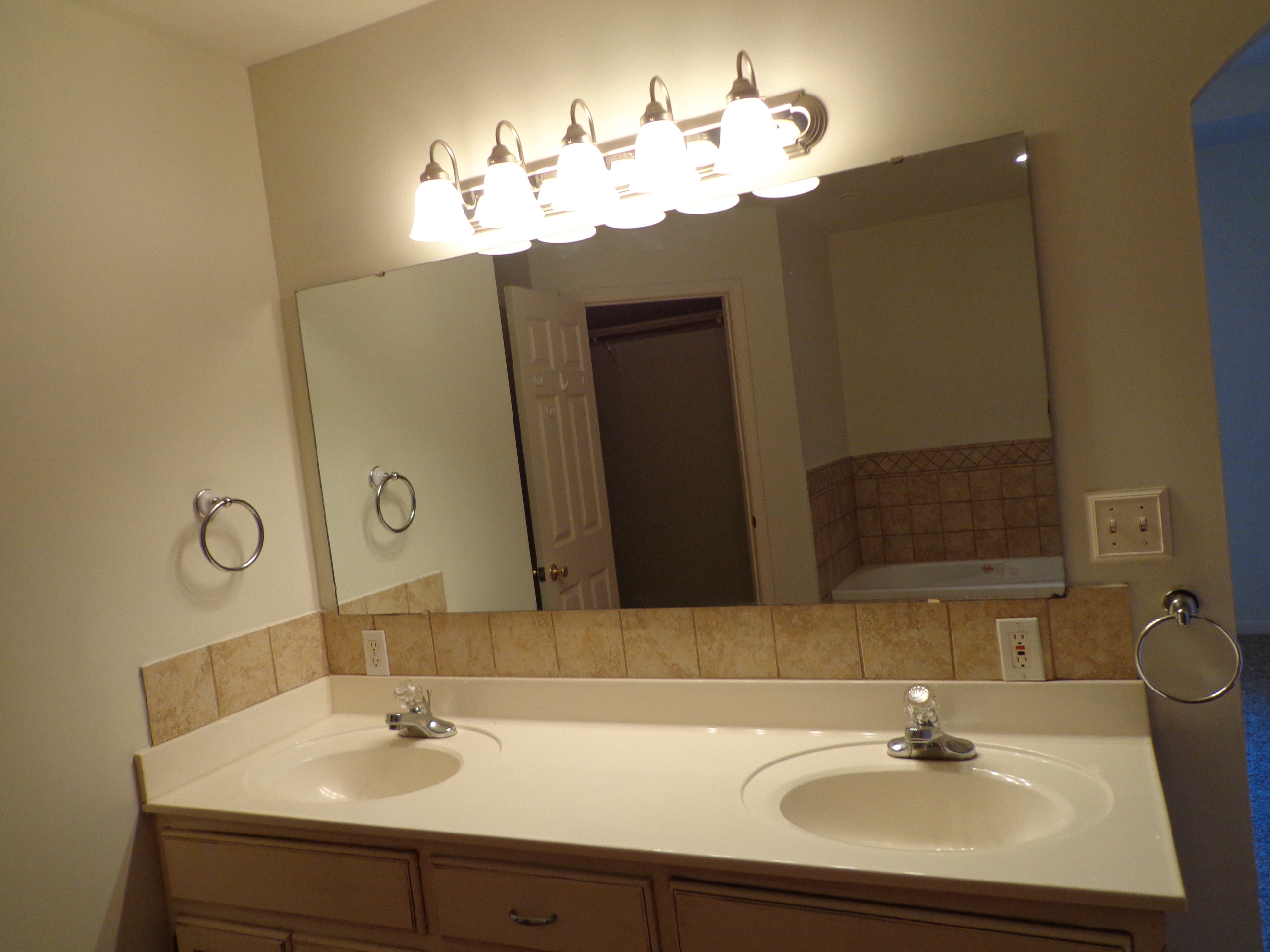 2623 Waterman Dr, Lebanon, United States 65536