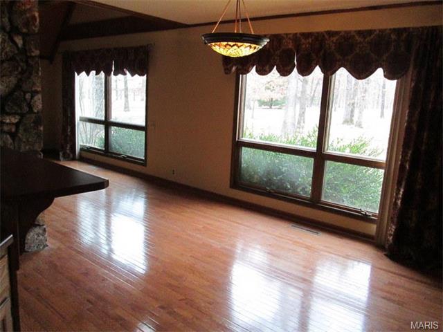 26774 Pebble Drive, Lebanon, MO 65536