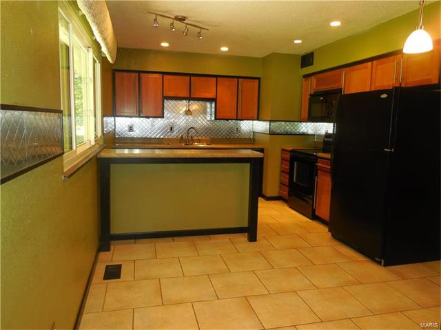 12361 Robin Drive, Plato, MO 65552