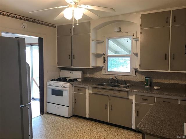 114 Cartall Street, St James, MO 65559