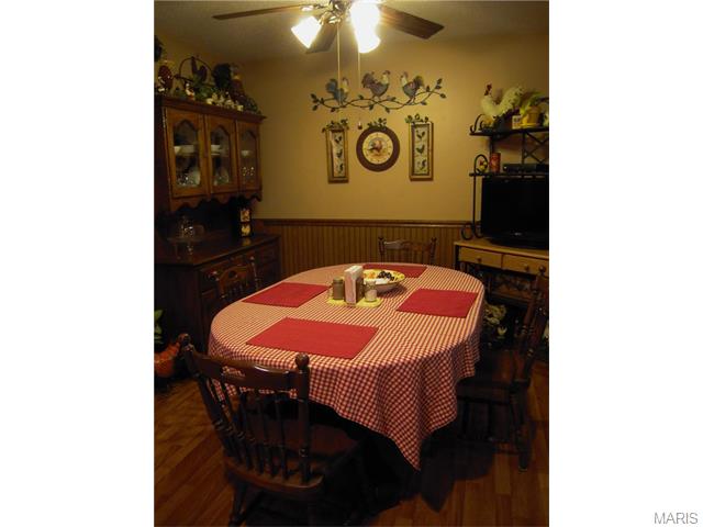 121 Robin Hill Drive, Steelville, MO 65565
