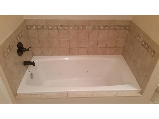 123 Ridgeview Dr., St. Robert, United States 65584