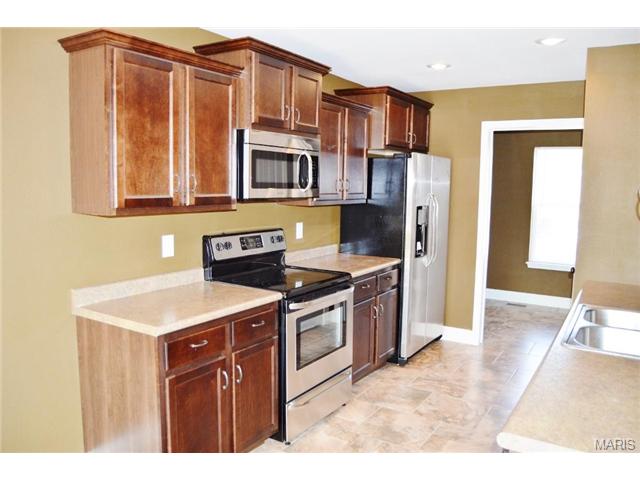 208 Sandstone Drive, St Robert, MO 65584