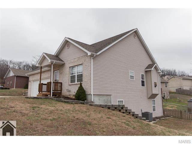 105 Birch Tree Circle, St Robert, MO 65584