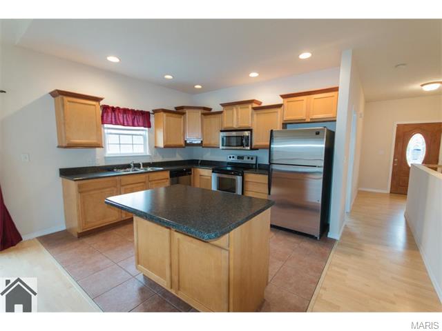 105 Birch Tree Circle, St Robert, MO 65584