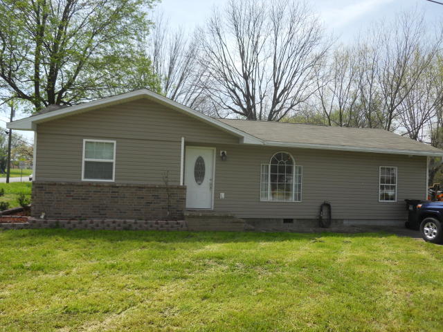 400 West St. Louis, Aurora, MO 65605