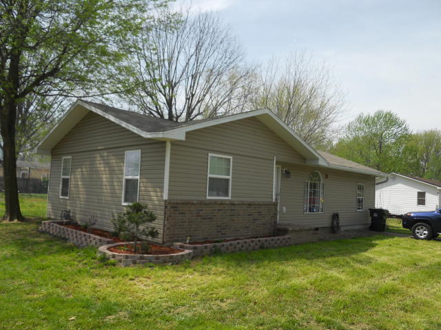400 West St. Louis, Aurora, MO 65605