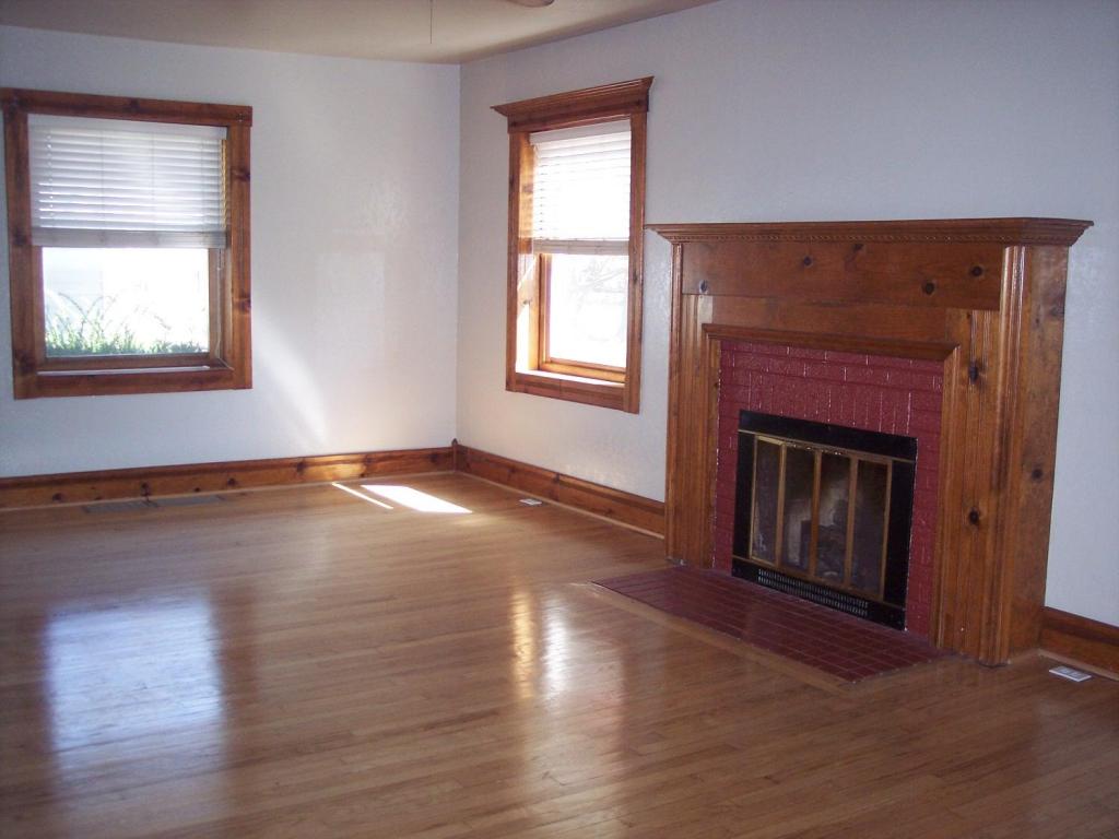 529 West College Street, Aurora, MO 65605