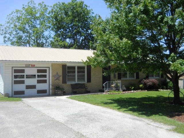 1117 North Elliott Avenue, Aurora, MO 65605