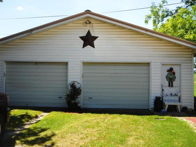 1117 North Elliott Avenue, Aurora, MO 65605