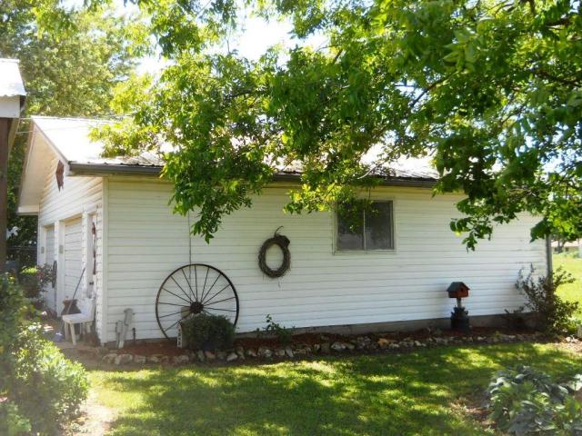 1117 North Elliott Avenue, Aurora, MO 65605