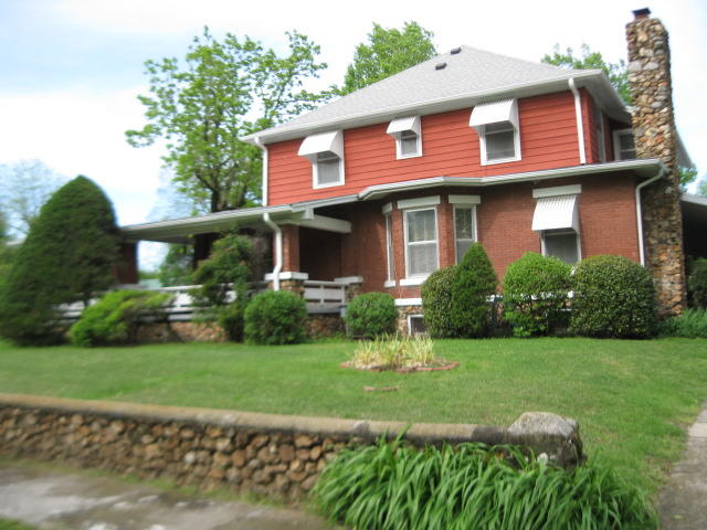 427 East Springfield Street, Aurora, MO 65605