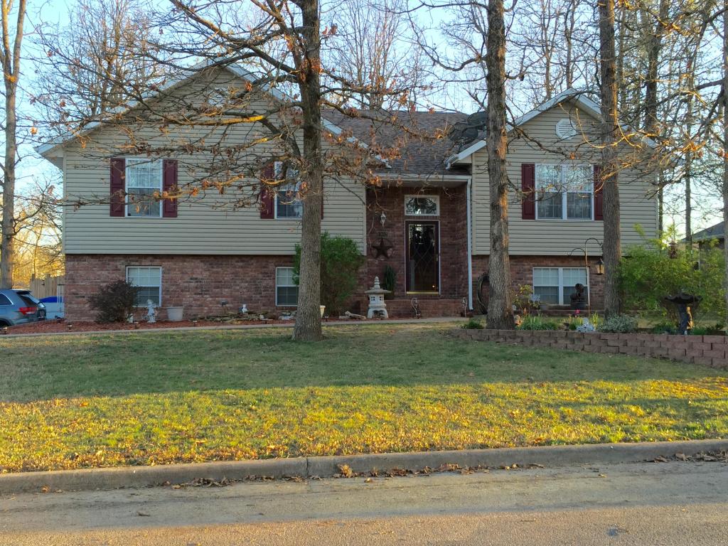 1002 Michel Drive, Aurora, MO 65605