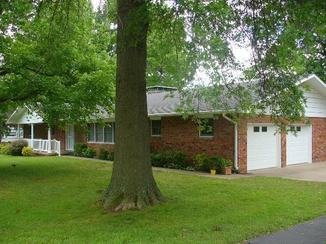 812 Terrace Drive, Aurora, United States 65605