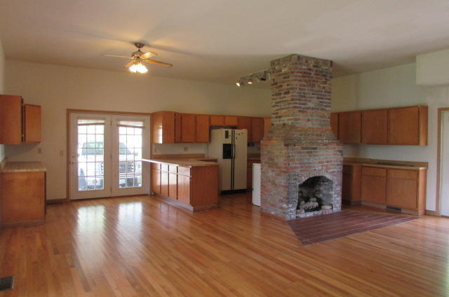 697 West Broadway Street, Alton, MO 65606
