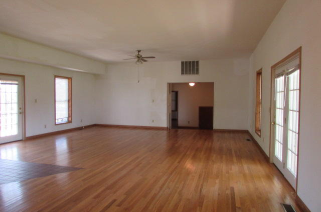 697 West Broadway Street, Alton, MO 65606
