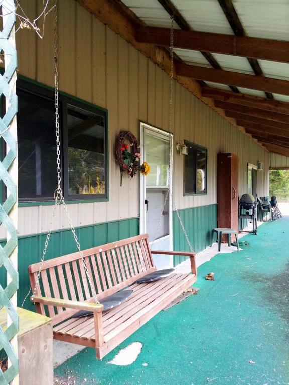 300 County Road, Ava, MO 65608