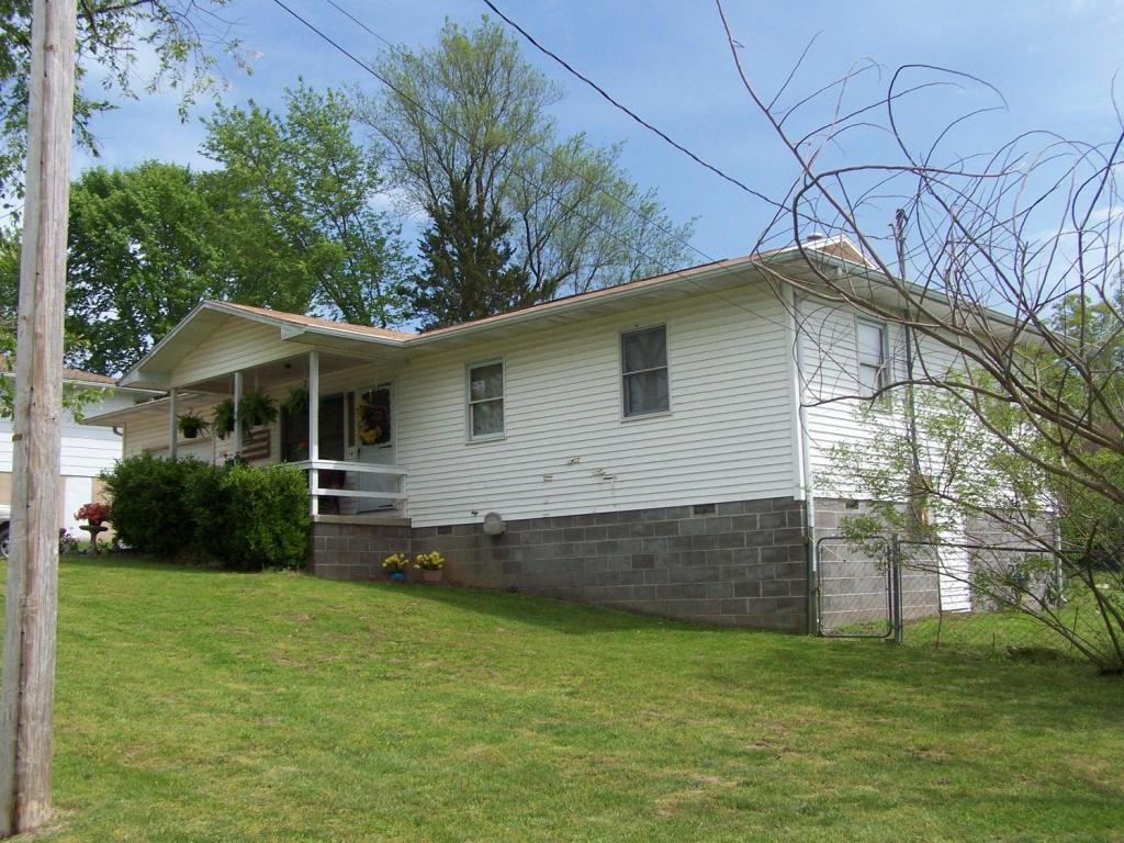 1311 Northeast 4th Avenue, Ava, MO 65608