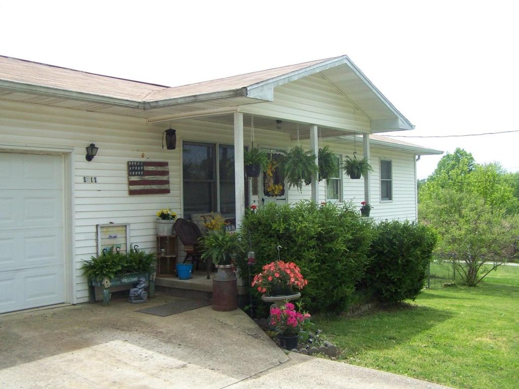 1311 Northeast 4th Avenue, Ava, MO 65608