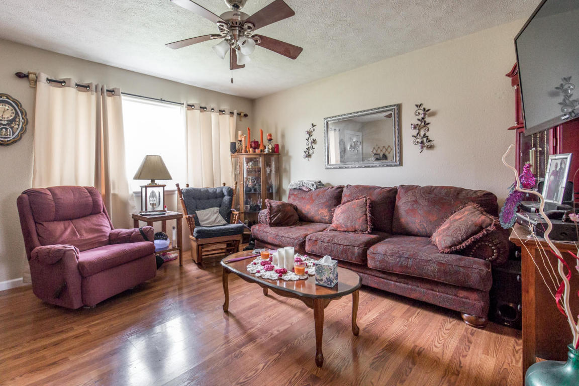 303 South Lincoln Street, Billings, MO 65610