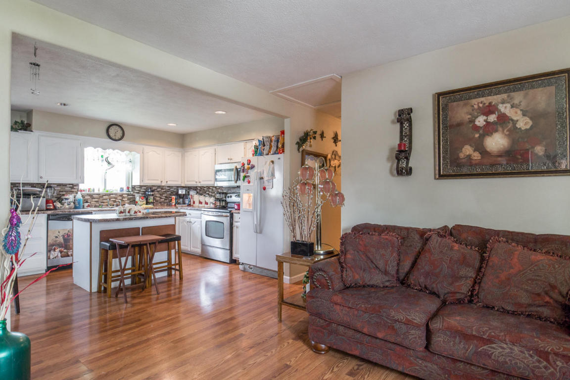 303 South Lincoln Street, Billings, MO 65610