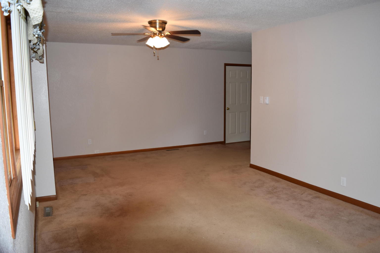 913 E South St, Bolivar, MO 65613