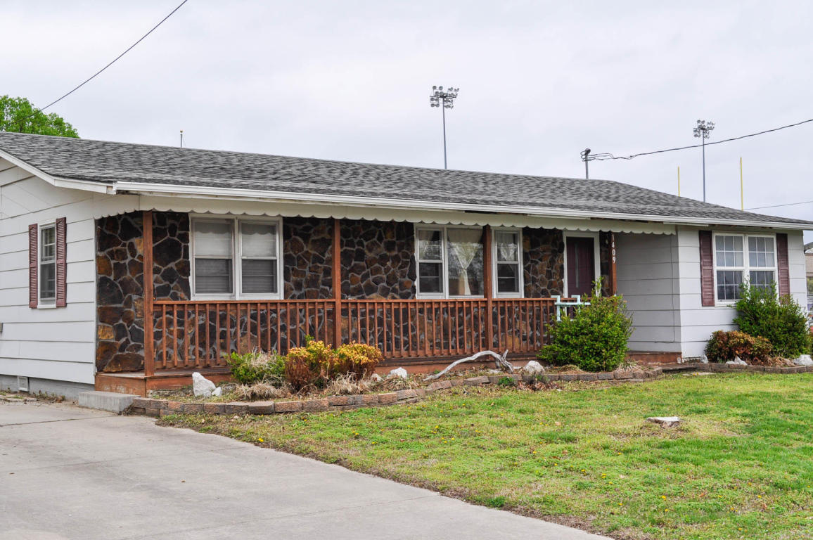 1409 South Pike Avenue, Bolivar, MO 65613
