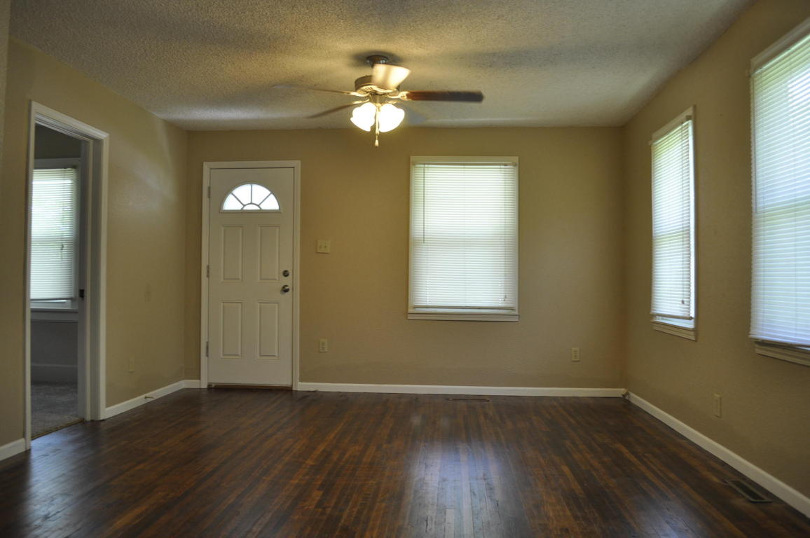 815 West Freeman, Bolivar, MO 65613