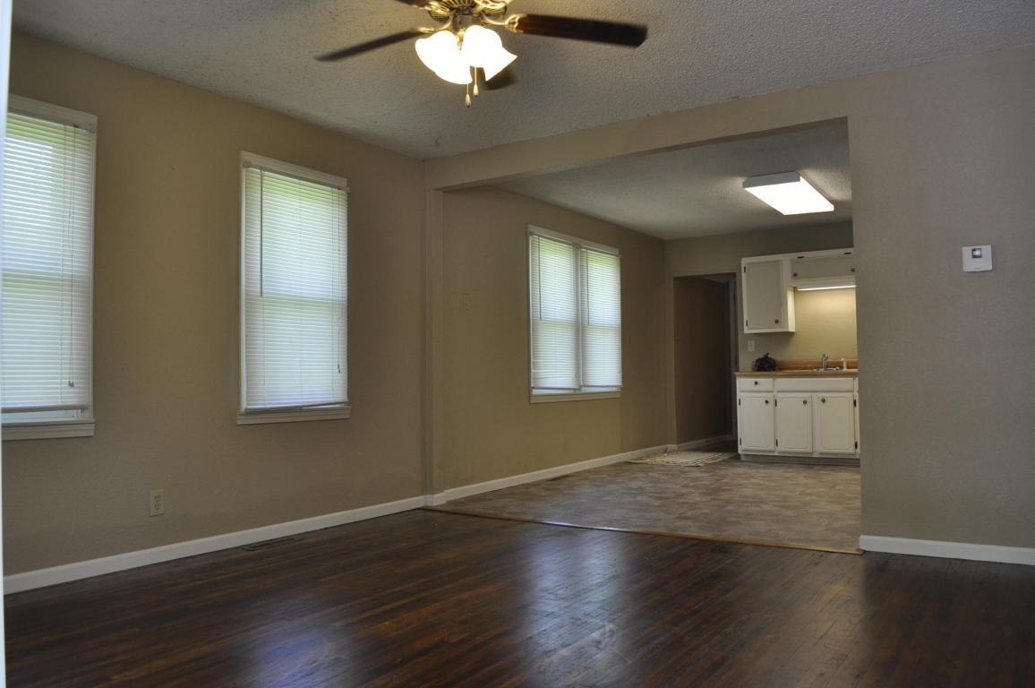 815 West Freeman, Bolivar, MO 65613