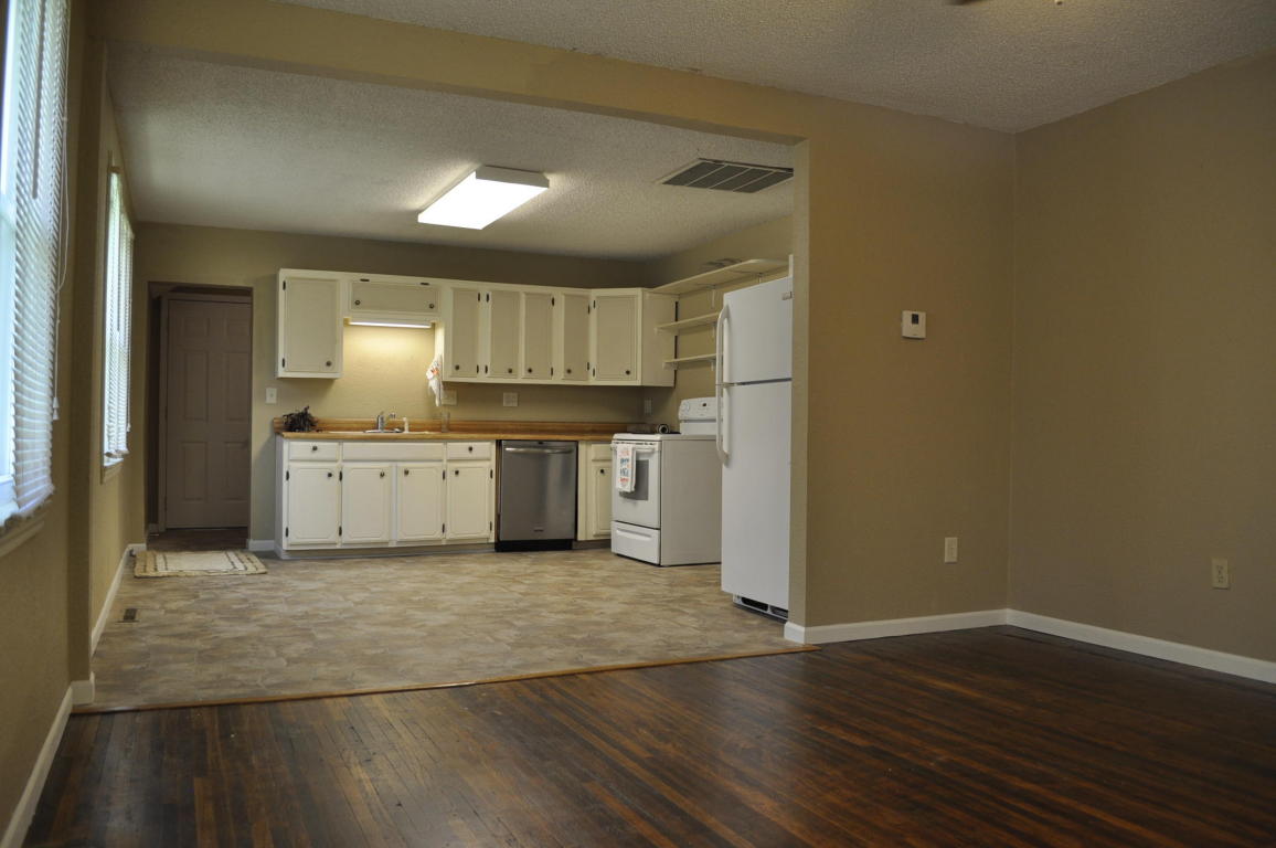 815 West Freeman, Bolivar, MO 65613