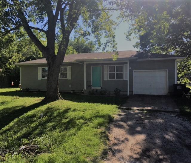 1923 South Village Lane, Bolivar, MO 65613
