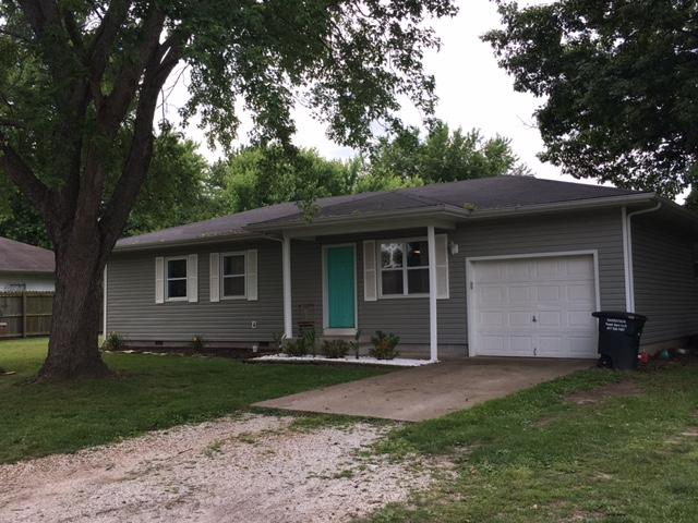 1923 South Village Lane, Bolivar, MO 65613